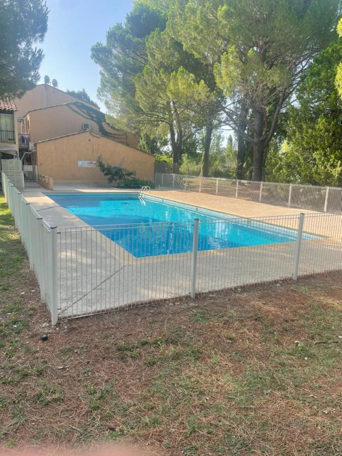 Appt Les Hameaux 2.0 Apartment Arles Bagian luar foto